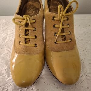 Anthropologie Shoes 38 Nina Payne Yellow  Mustard Patent Leather Suede Heels